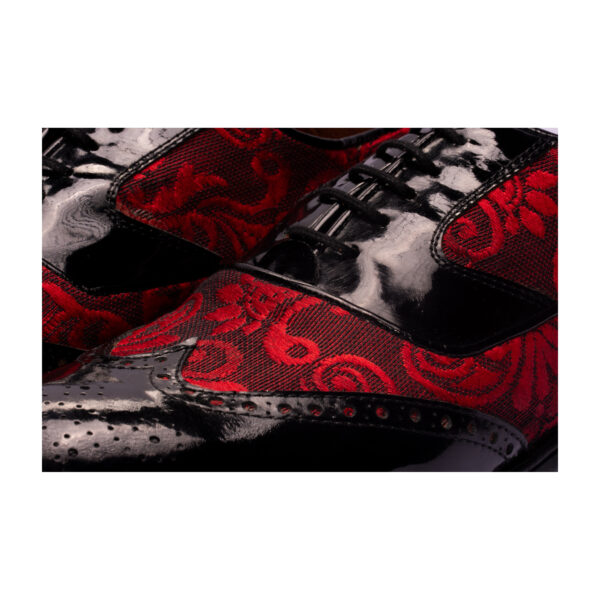 Alternative view of Copes – Roco rojo y charol negro